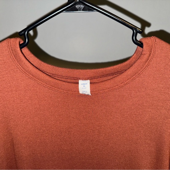 Old Navy - XL UltraLite Go Dry Crop Fitness - Picture 2 of 4